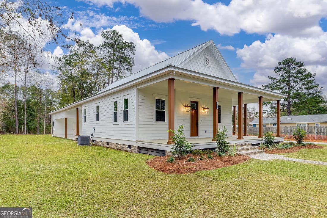 3 bedroom, 2 bathroom, 1,428 sq ft single family residence for sale at 610 N Rogers Street, Pooler, GA 31322 — photo 4