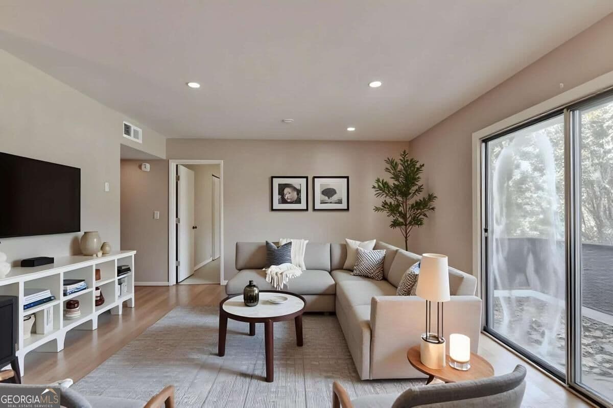 1 bedroom, 1 bathroom, 686 sq ft condominium for sale at 3501 Roswell Road 107, Atlanta, GA 30305 — photo 2