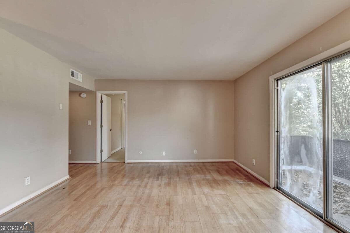 1 bedroom, 1 bathroom, 686 sq ft condominium for sale at 3501 Roswell Road 107, Atlanta, GA 30305 — photo 3