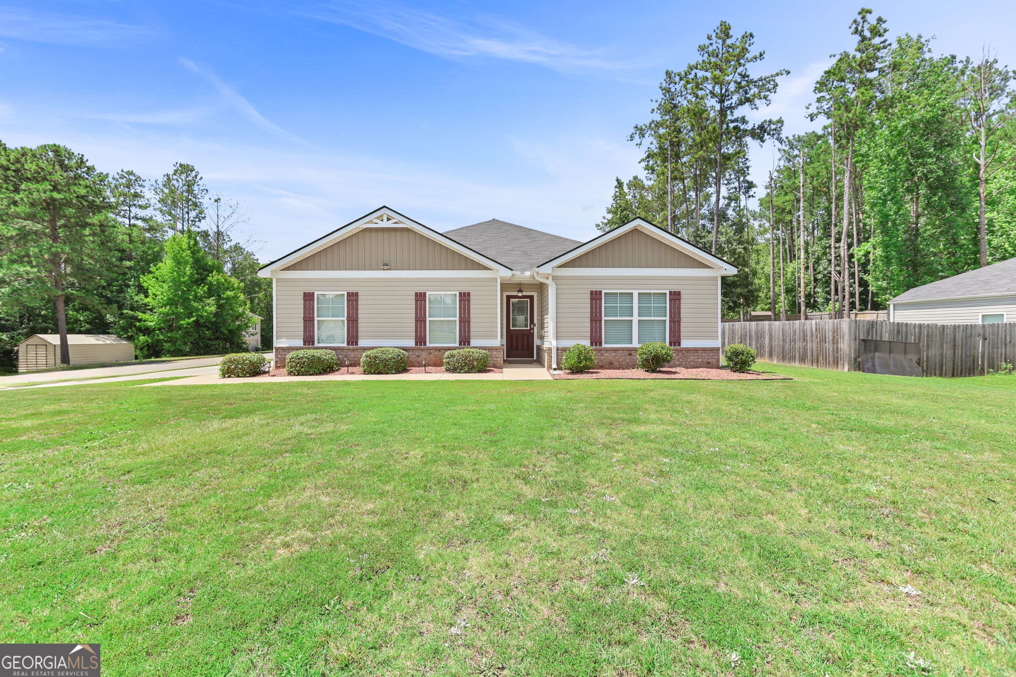 3 bedroom, 2 bathroom, 1,654 sq ft single family residence for sale at 141 N Meadows Ridge Drive, Grantville, GA 30220 — photo 2