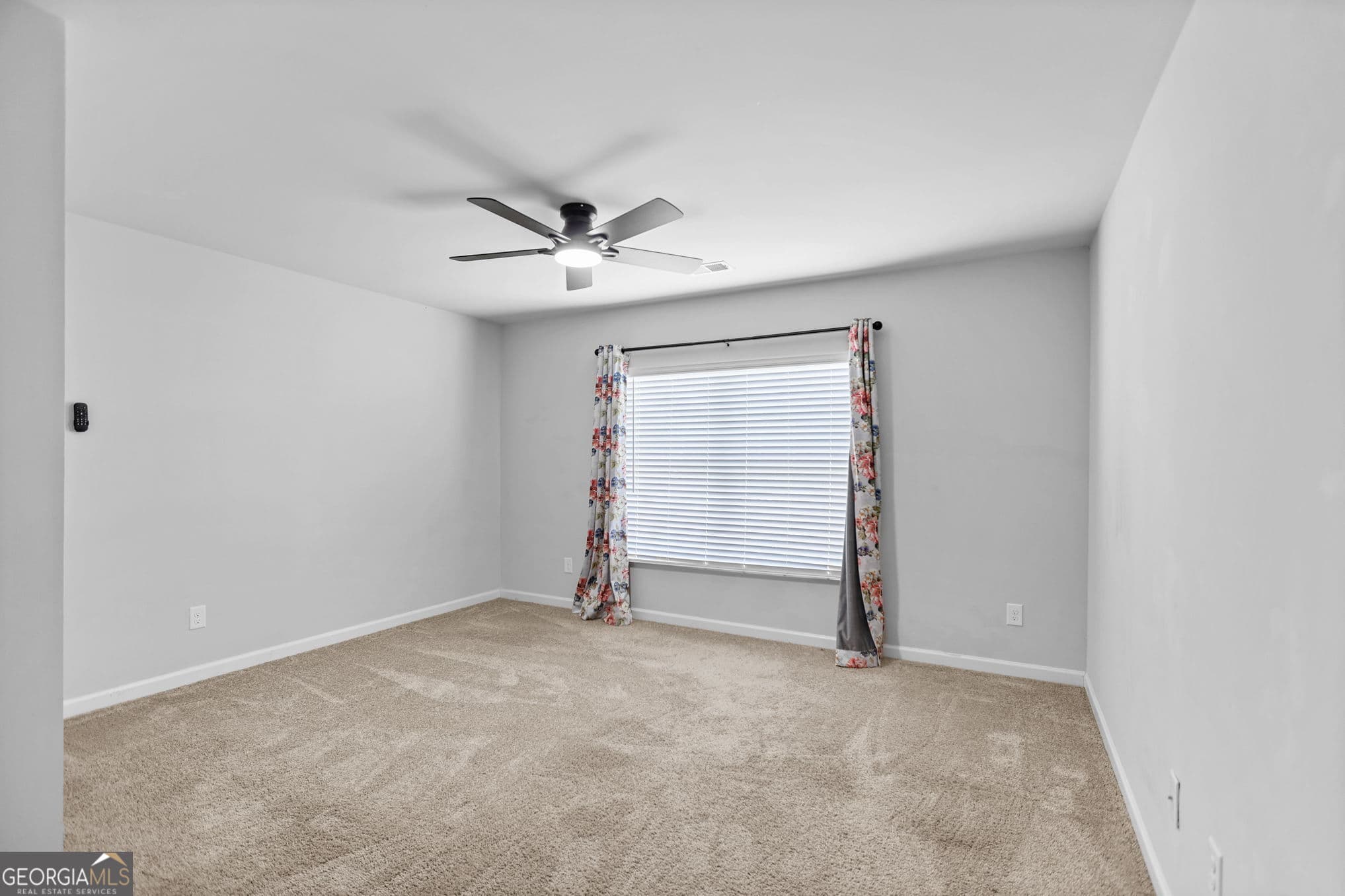 3 bedroom, 2 bathroom, 1,654 sq ft single family residence for sale at 141 N Meadows Ridge Drive, Grantville, GA 30220 — photo 6
