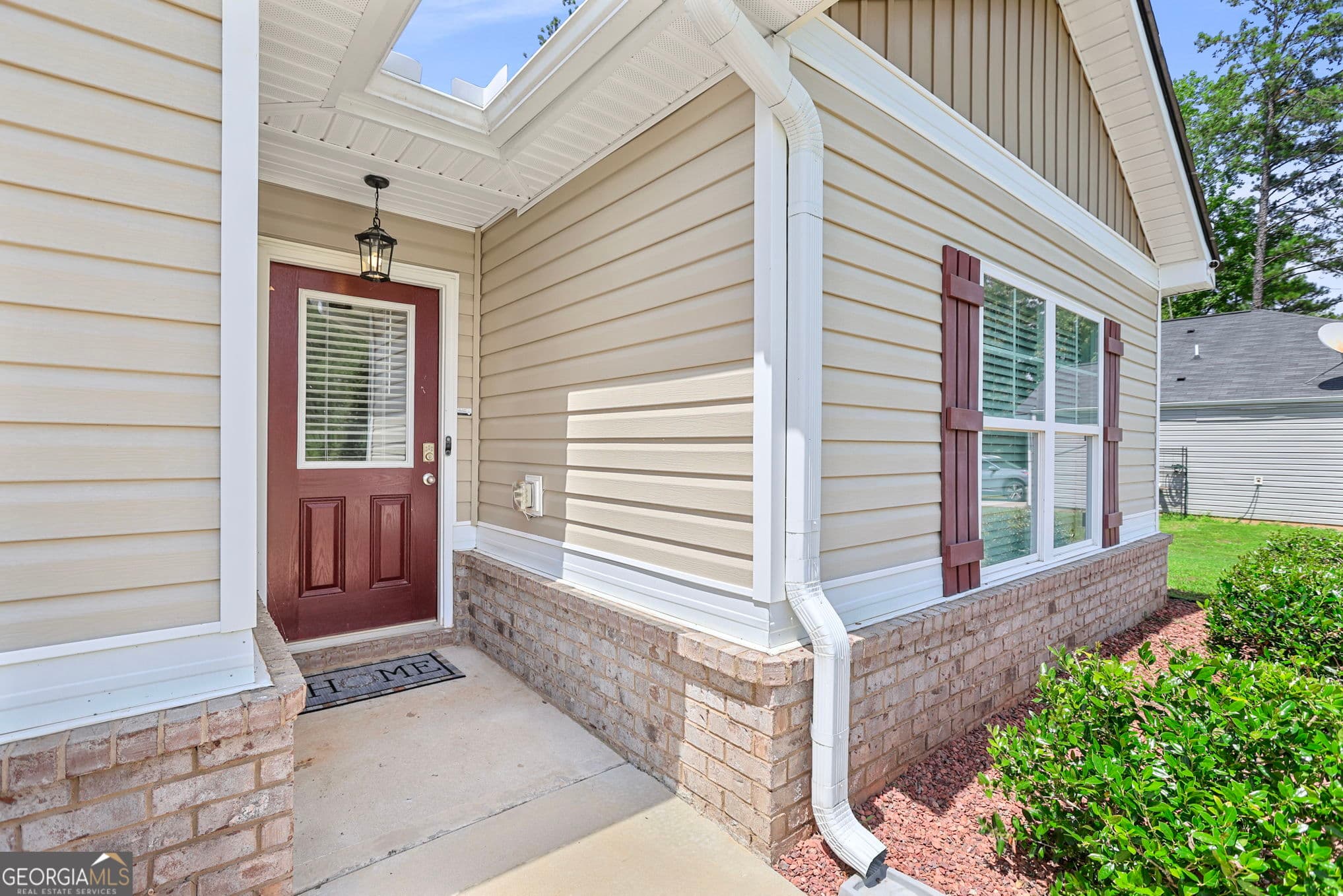 3 bedroom, 2 bathroom, 1,654 sq ft single family residence for sale at 141 N Meadows Ridge Drive, Grantville, GA 30220 — photo 3