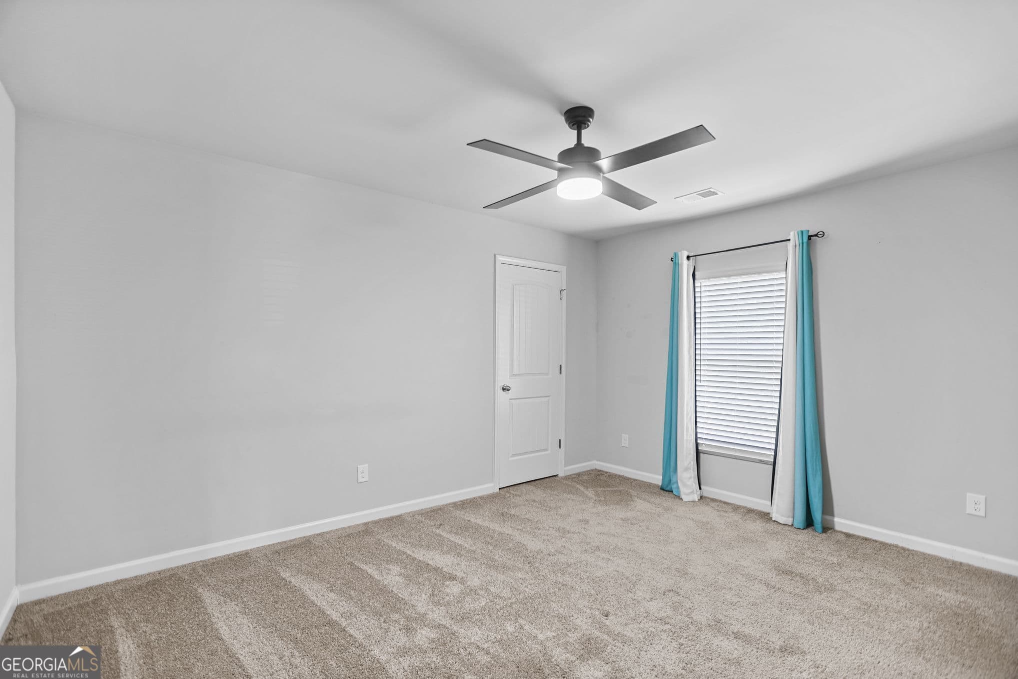 3 bedroom, 2 bathroom, 1,654 sq ft single family residence for sale at 141 N Meadows Ridge Drive, Grantville, GA 30220 — photo 9