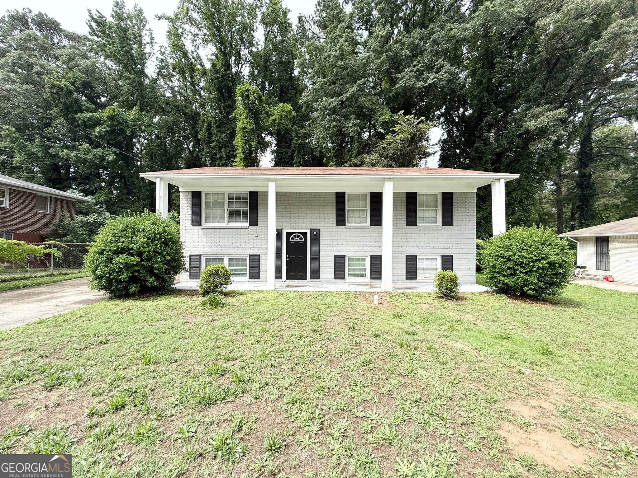 5 bedroom, 2 bathroom, 2,000 sq ft single family residence for sale at 2782 Ocean Valley Drive, Atlanta, GA 30349 — photo 2