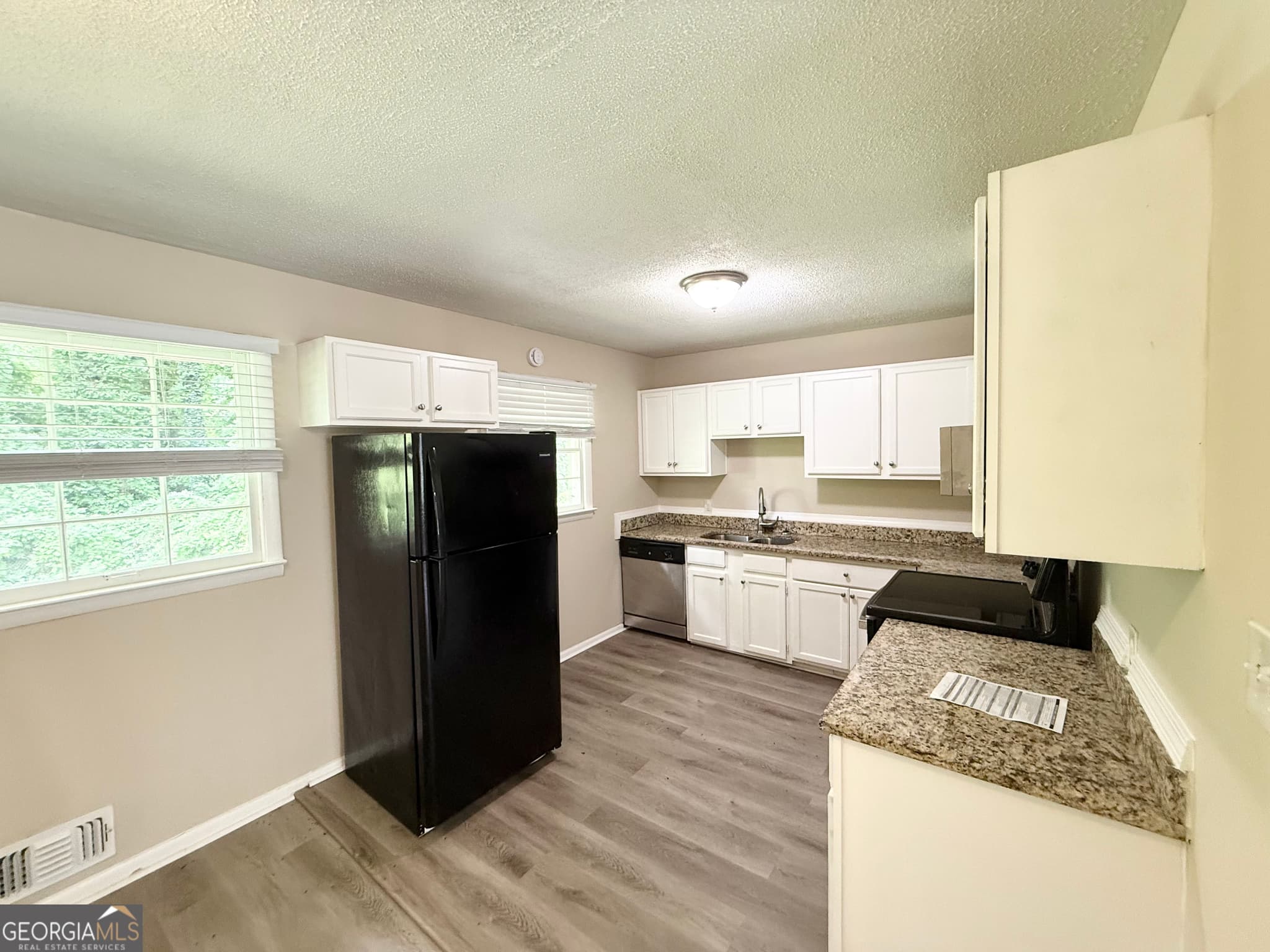 5 bedroom, 2 bathroom, 2,000 sq ft single family residence for sale at 2782 Ocean Valley Drive, Atlanta, GA 30349 — photo 9