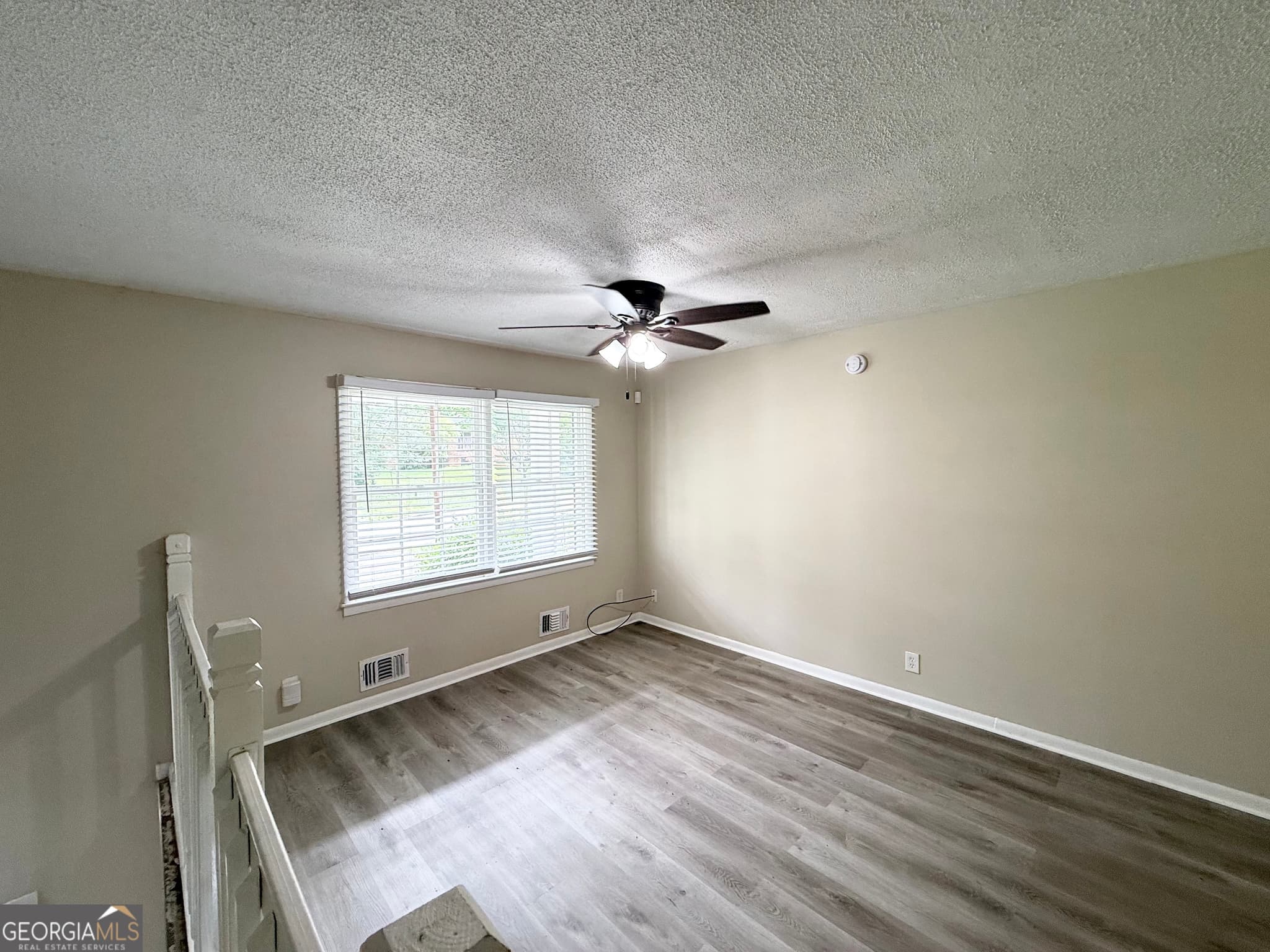 5 bedroom, 2 bathroom, 2,000 sq ft single family residence for sale at 2782 Ocean Valley Drive, Atlanta, GA 30349 — photo 4
