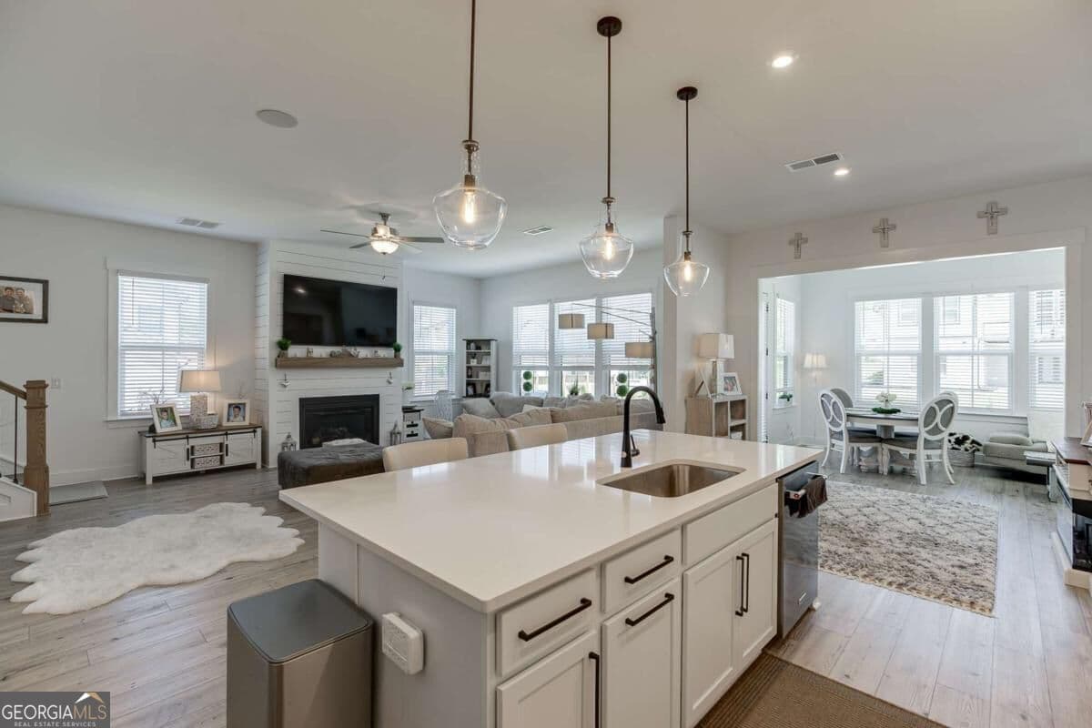 5 bedroom, 4.5 bathroom, 3,485 sq ft single family residence for sale at 2570 Bertrand Way, Cumming, GA 30041 — photo 5