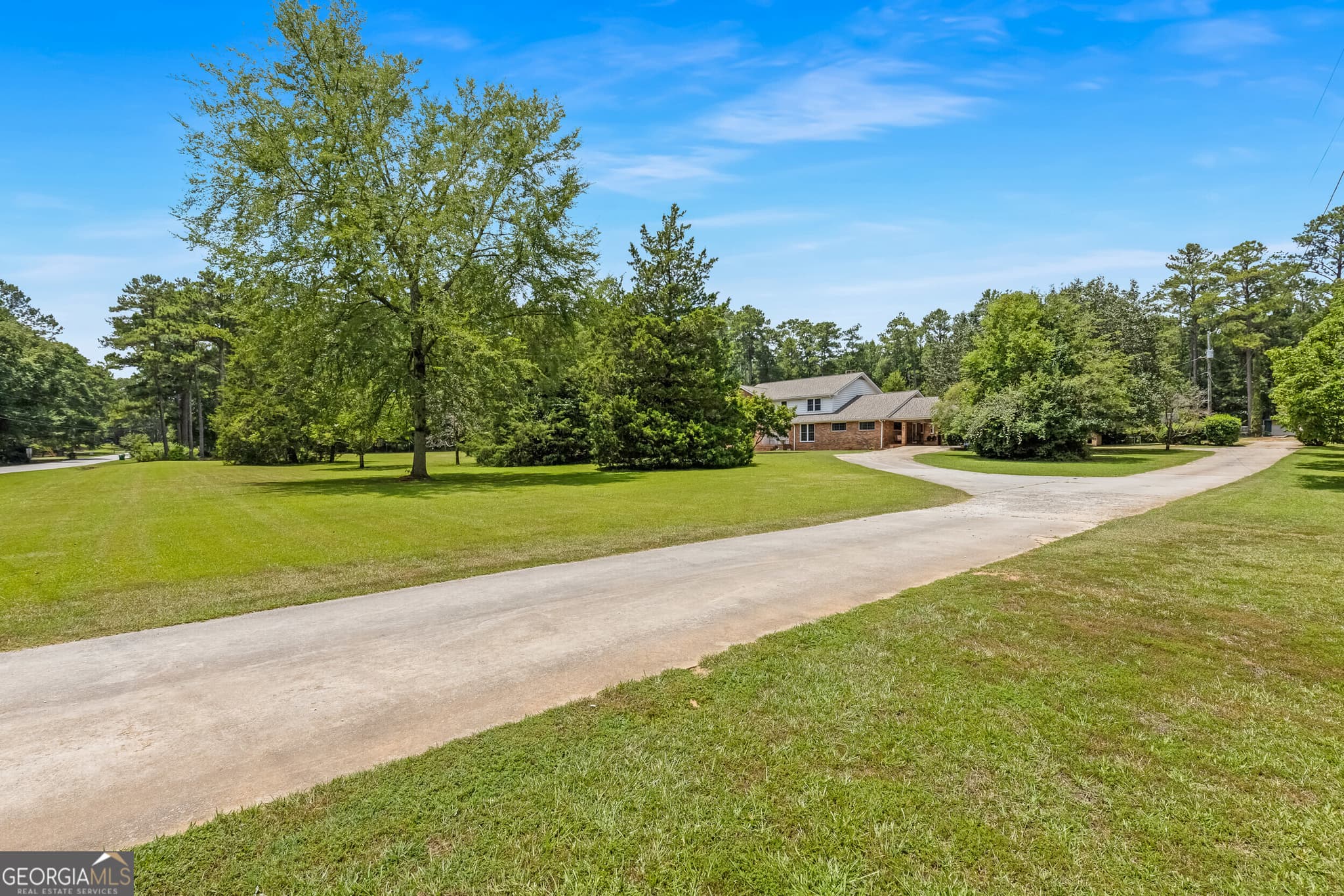 5 bedroom, 4.5 bathroom, 4,175 sq ft single family residence for sale at 164 Buttrill Road, Jackson, GA 30233 — photo 4