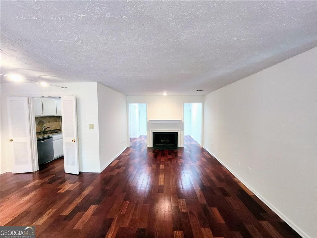 2 bedroom, 2 bathroom, 1,335 sq ft condominium for sale at 8740 Roswell Roa 9D, Atlanta, GA 30350 — photo 3