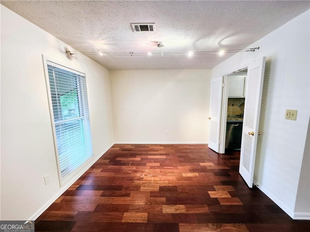 2 bedroom, 2 bathroom, 1,335 sq ft condominium for sale at 8740 Roswell Roa 9D, Atlanta, GA 30350 — photo 5