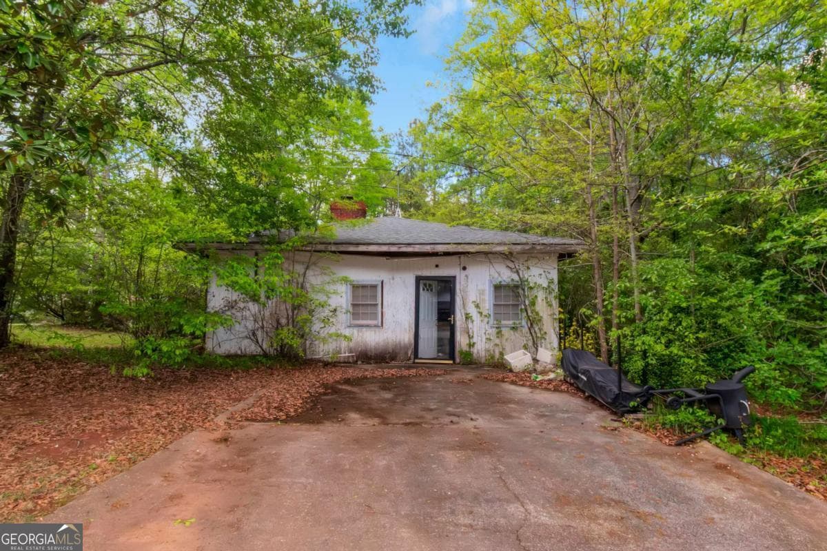 3 bedroom, 1.5 bathroom, 1,764 sq ft single family residence sold at 3090 Sunset Road, Conyers, GA 30094