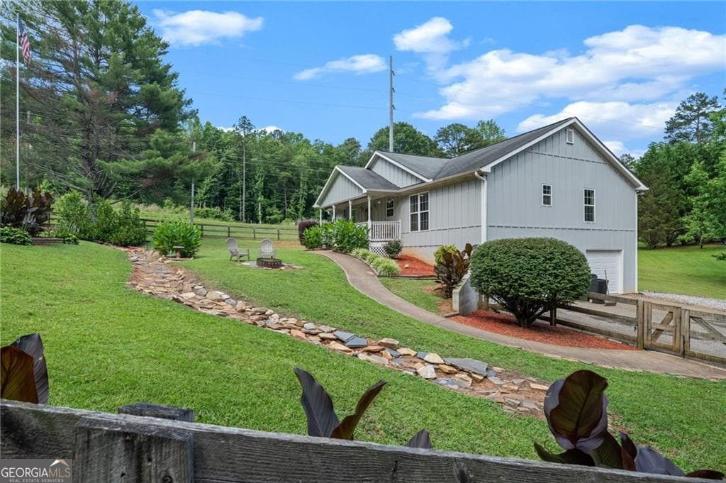 4 bedroom, 3 bathroom, 2,200 sq ft single family residence for sale at 59 Shadow Hills Lane, Dawsonville, GA 30534 — photo 2