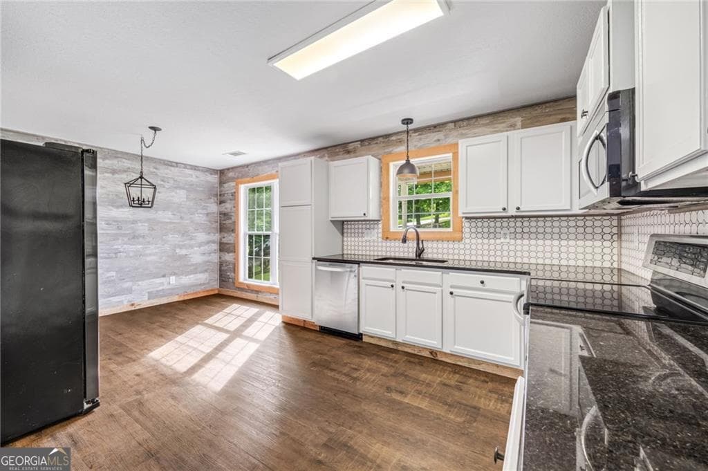 4 bedroom, 3 bathroom, 2,200 sq ft single family residence for sale at 59 Shadow Hills Lane, Dawsonville, GA 30534 — photo 6