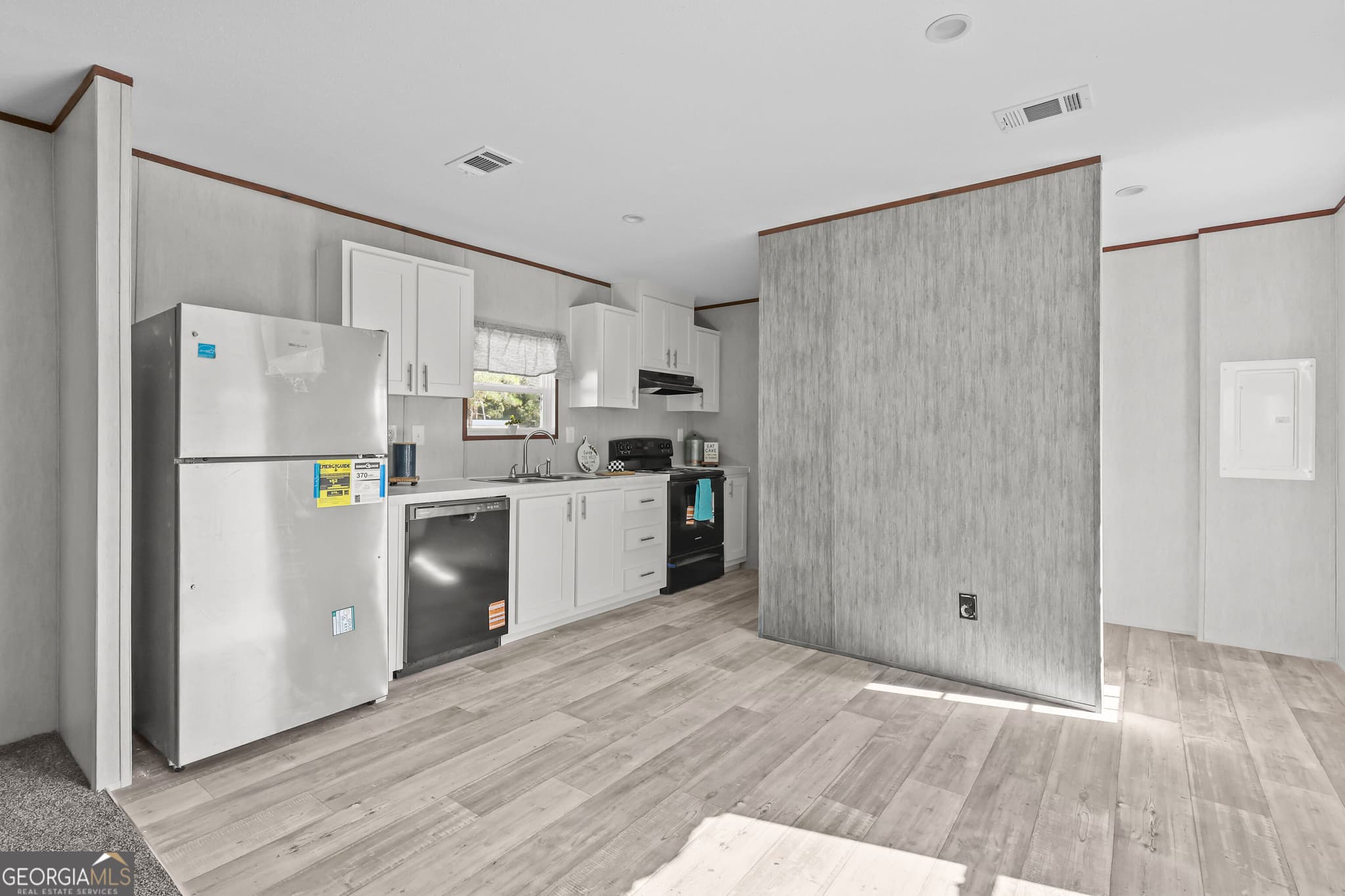 3 bedroom, 2 bathroom, 1,127 sq ft manufactured home,single family residence for sale at 1126 East 121 Place, Folkston, GA 31537 — photo 6