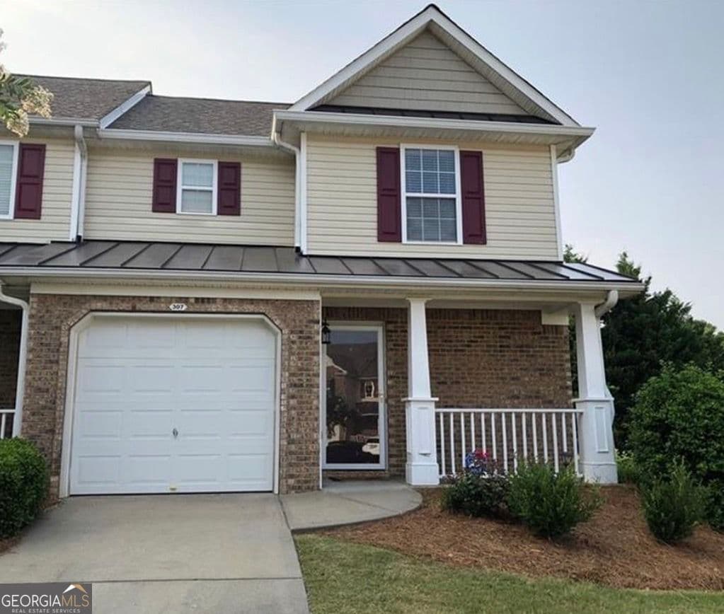 2 bedroom, 2 bathroom, 1,146 sq ft townhouse for rent at 307 Fox Overlook, Woodstock, GA 30188 for $1,900 a month — photo 1 of 1
