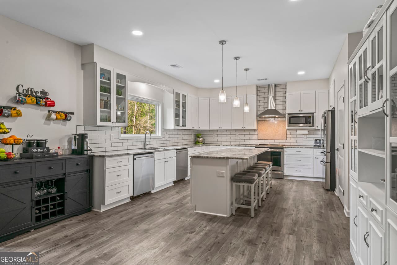 5 bedroom, 4 bathroom, 3,295 sq ft single family residence for sale at 209 Shell Cove, Mcdonough, GA 30252 — photo 2