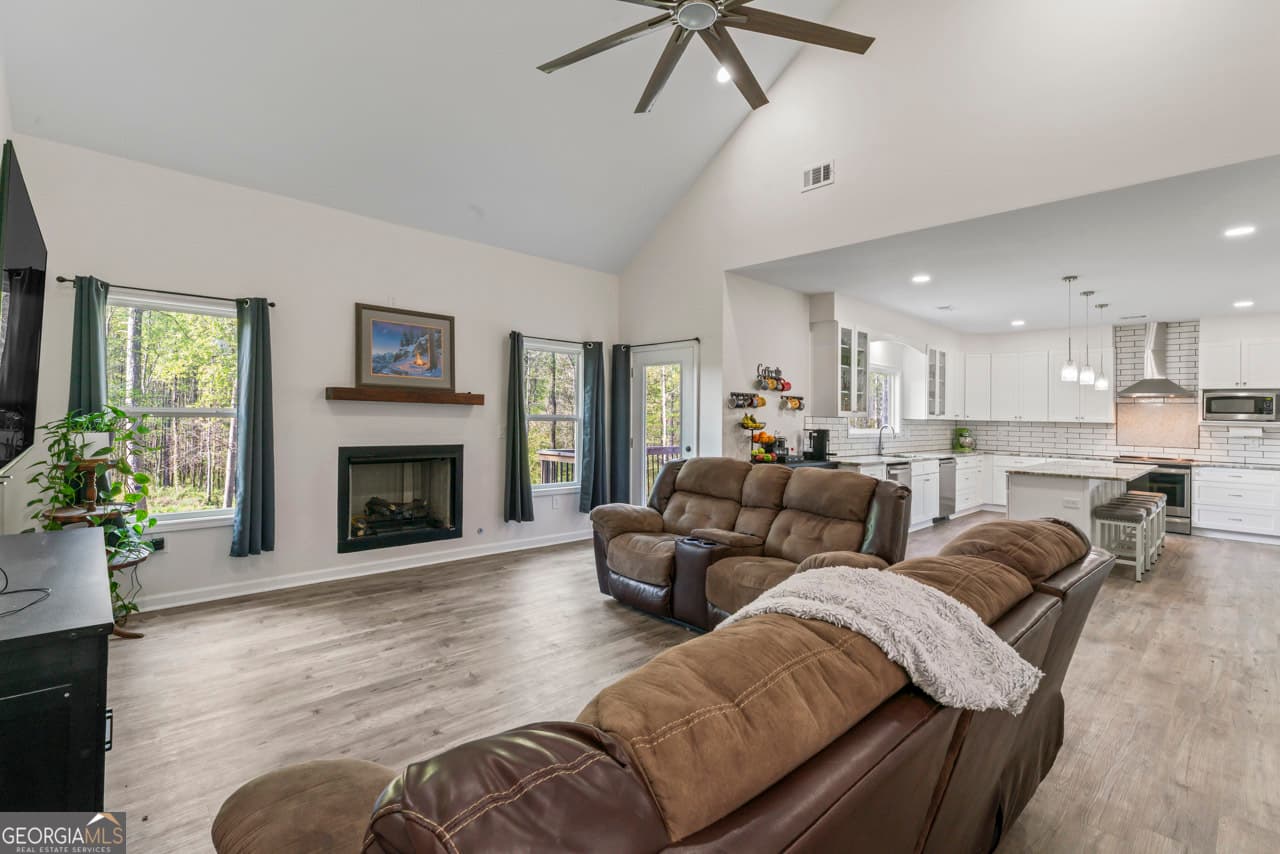 5 bedroom, 4 bathroom, 3,295 sq ft single family residence for sale at 209 Shell Cove, Mcdonough, GA 30252 — photo 3