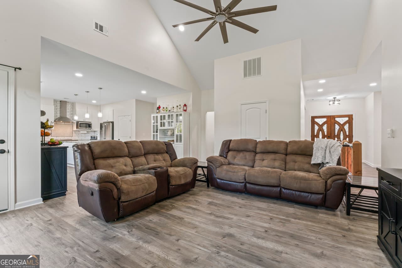5 bedroom, 4 bathroom, 3,295 sq ft single family residence for sale at 209 Shell Cove, Mcdonough, GA 30252 — photo 9