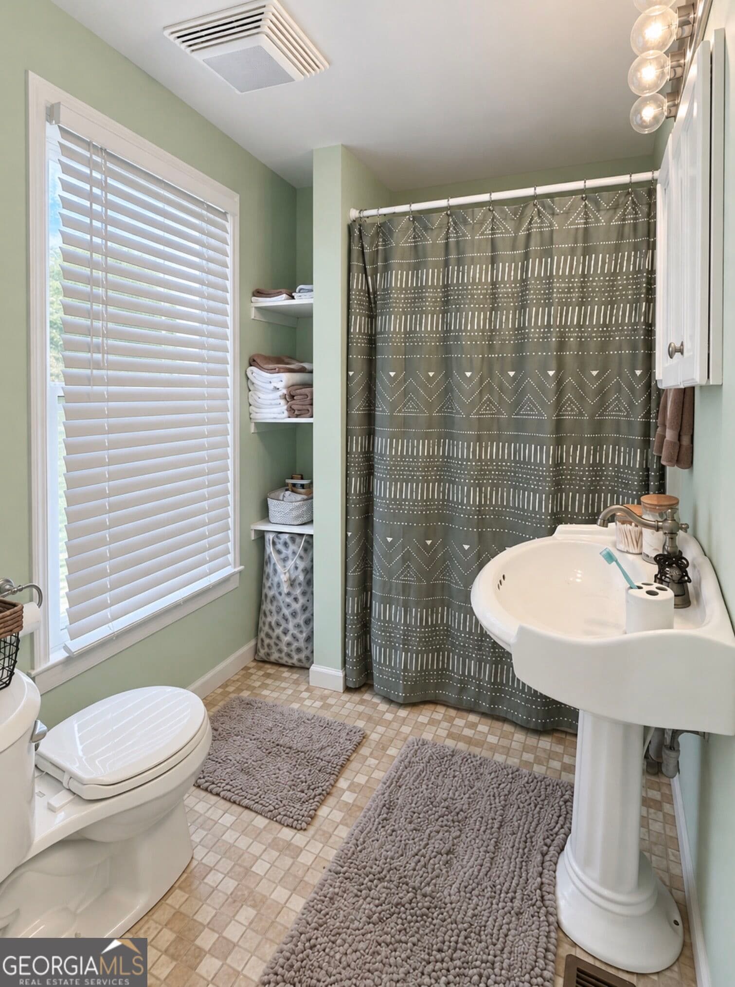 3 bedroom, 1 bathroom, 1,312 sq ft single family residence under contract at 545 County Road 437, Graham, AL 36263 — photo 10