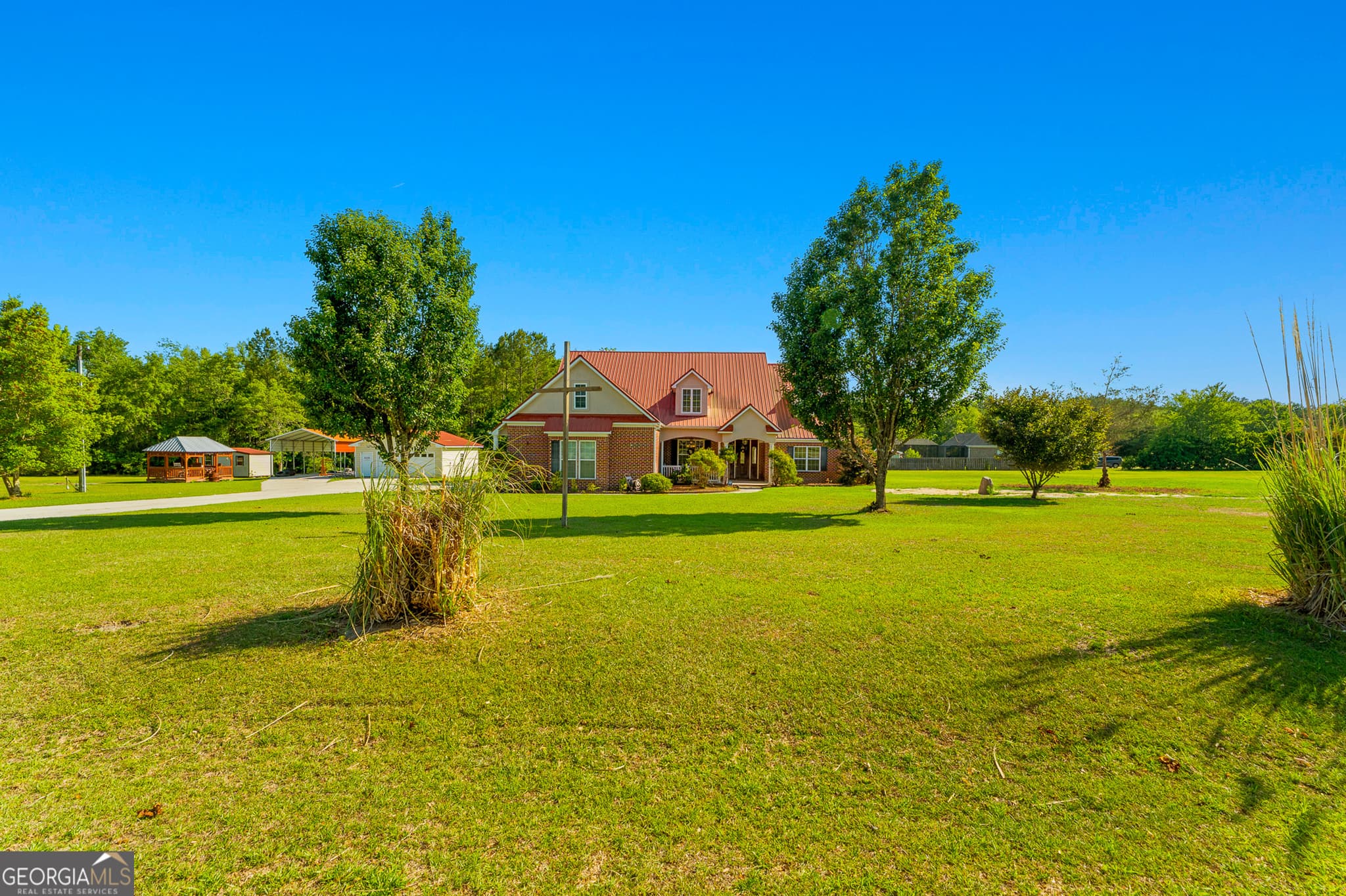 6 bedroom, 4 bathroom, 3,573 sq ft single family residence for sale at 19 Hollow Oak Drive, Pembroke, GA 31321 — photo 2