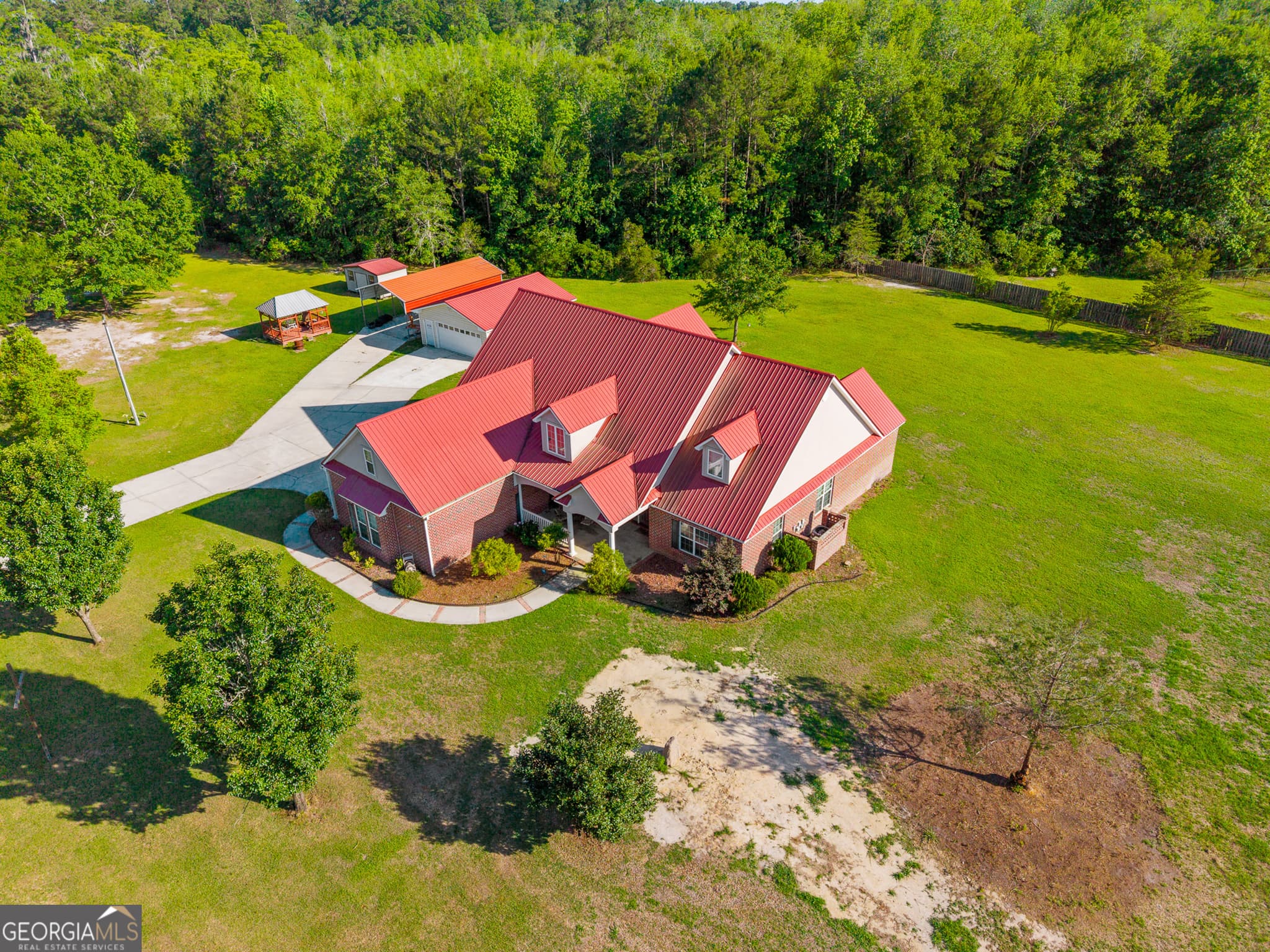 6 bedroom, 4 bathroom, 3,573 sq ft single family residence for sale at 19 Hollow Oak Drive, Pembroke, GA 31321 — photo 7