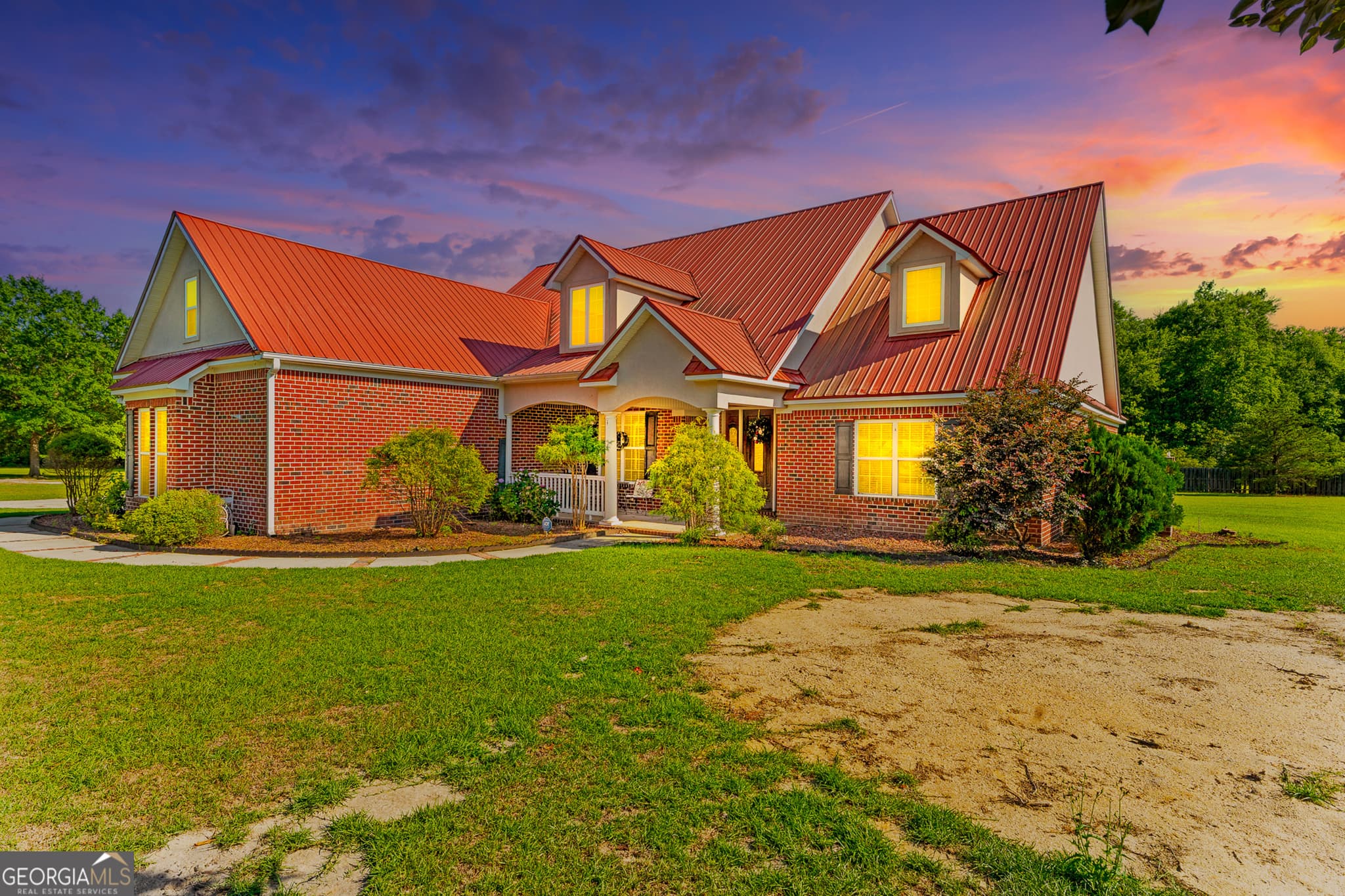 6 bedroom, 4 bathroom, 3,573 sq ft single family residence for sale at 19 Hollow Oak Drive, Pembroke, GA 31321 — photo 3