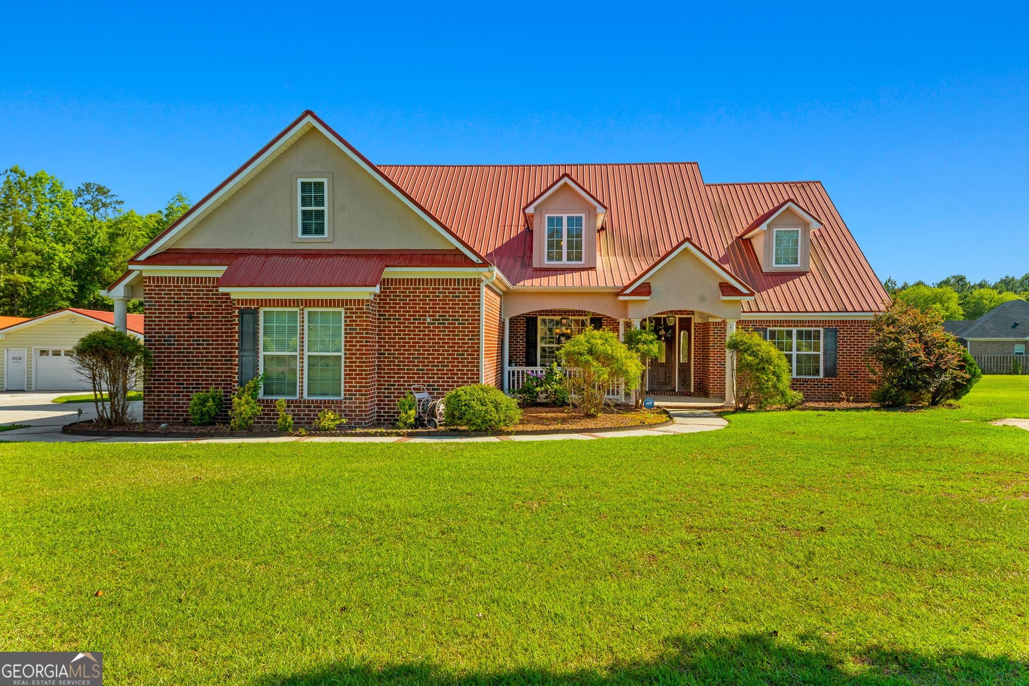 6 bedroom, 4 bathroom, 3,573 sq ft single family residence for sale at 19 Hollow Oak Drive, Pembroke, GA 31321