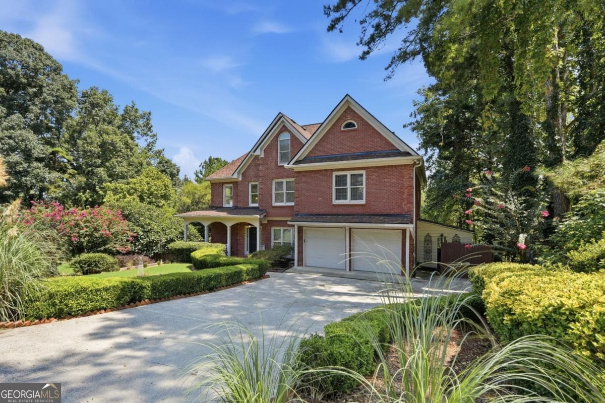 7 bedroom, 5 bathroom, 5,388 sq ft single family residence for sale at 1340 Eryn Circle, Suwanee, GA 30024 — photo 8