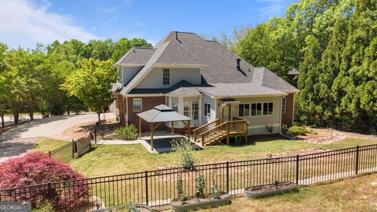 5 bedroom, 4.5 bathroom, 5,116 sq ft single family residence for sale at 1031 Founders Lake Drive, Athens, GA 30606 — photo 7