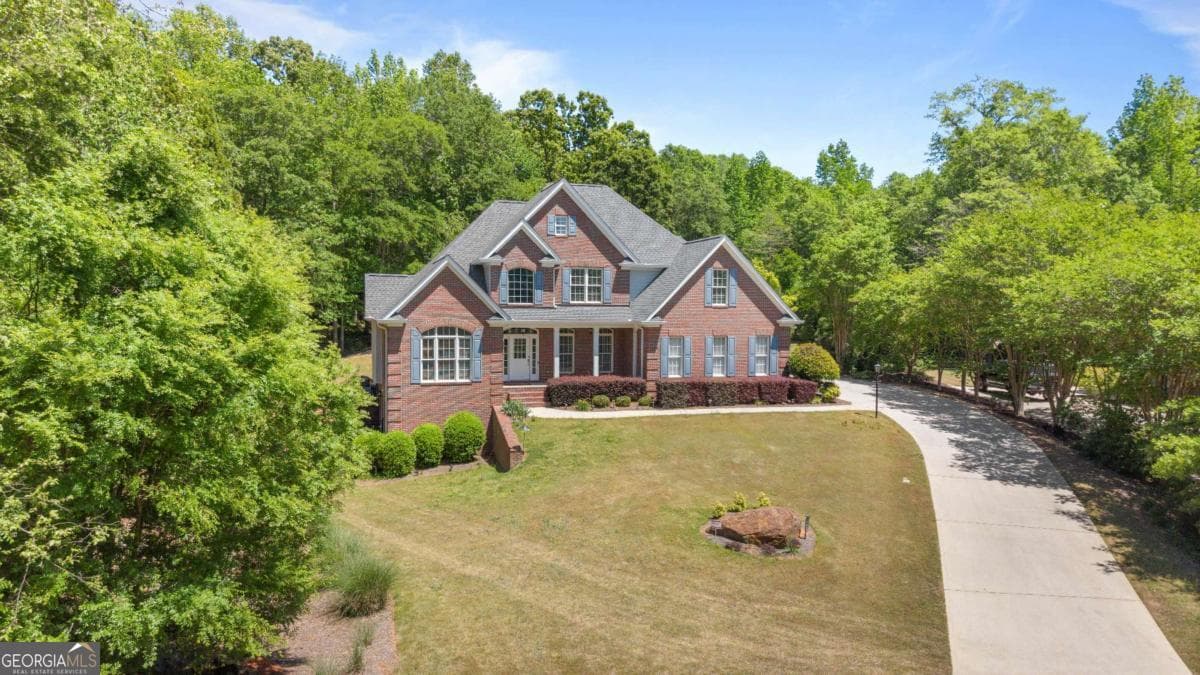5 bedroom, 4.5 bathroom, 5,116 sq ft single family residence for sale at 1031 Founders Lake Drive, Athens, GA 30606 — photo 3