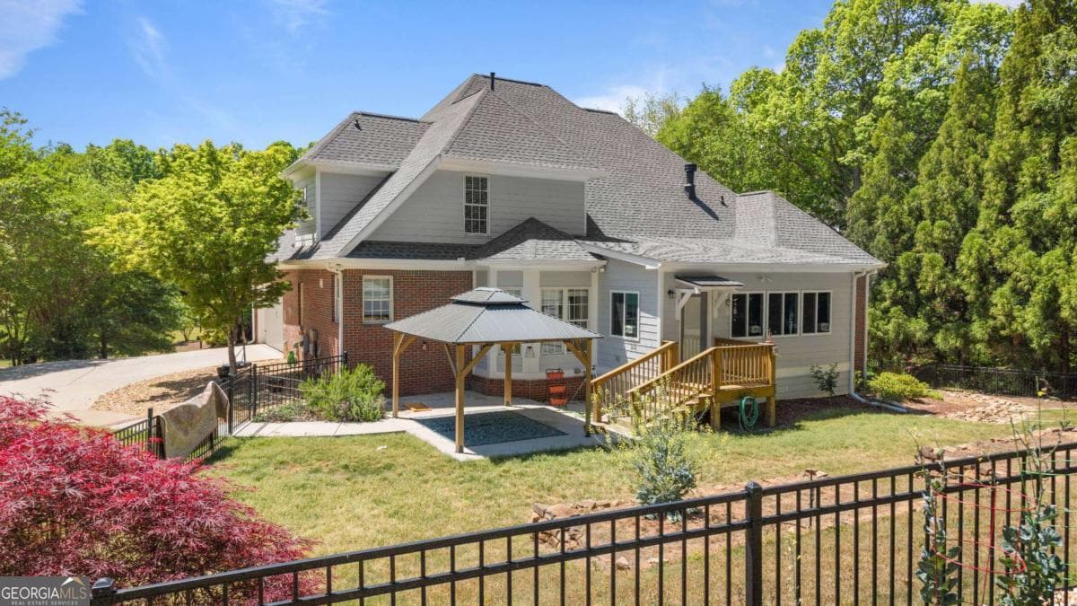 5 bedroom, 4.5 bathroom, 5,116 sq ft single family residence for sale at 1031 Founders Lake Drive, Athens, GA 30606 — photo 4