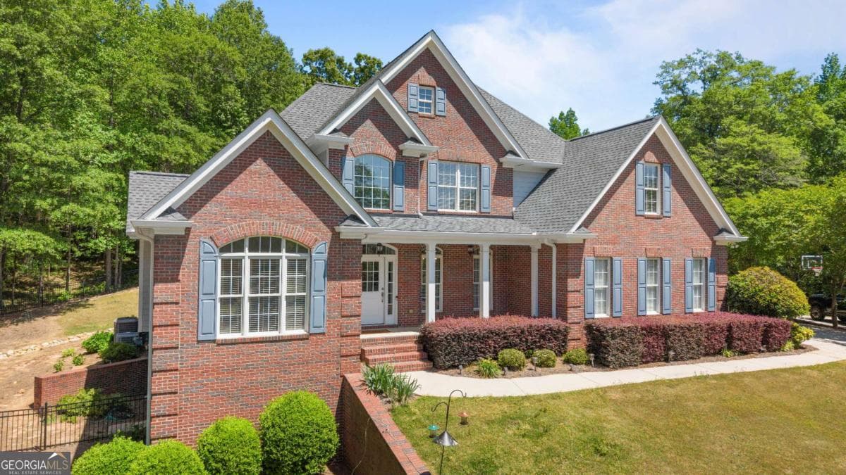 5 bedroom, 4.5 bathroom, 5,116 sq ft single family residence for sale at 1031 Founders Lake Drive, Athens, GA 30606 — photo 8