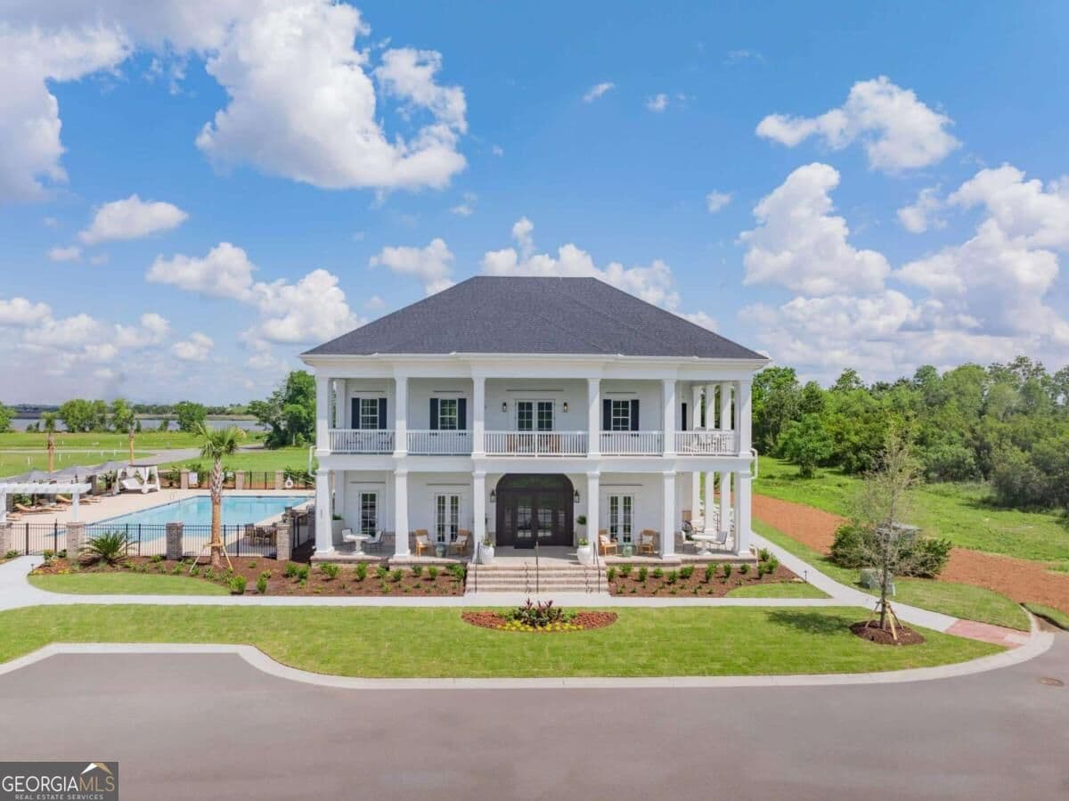 4 bedroom, 4.5 bathroom, 4,250 sq ft single family residence for sale at 133 Reserve Circle, Savannah, GA 31401 — photo 4