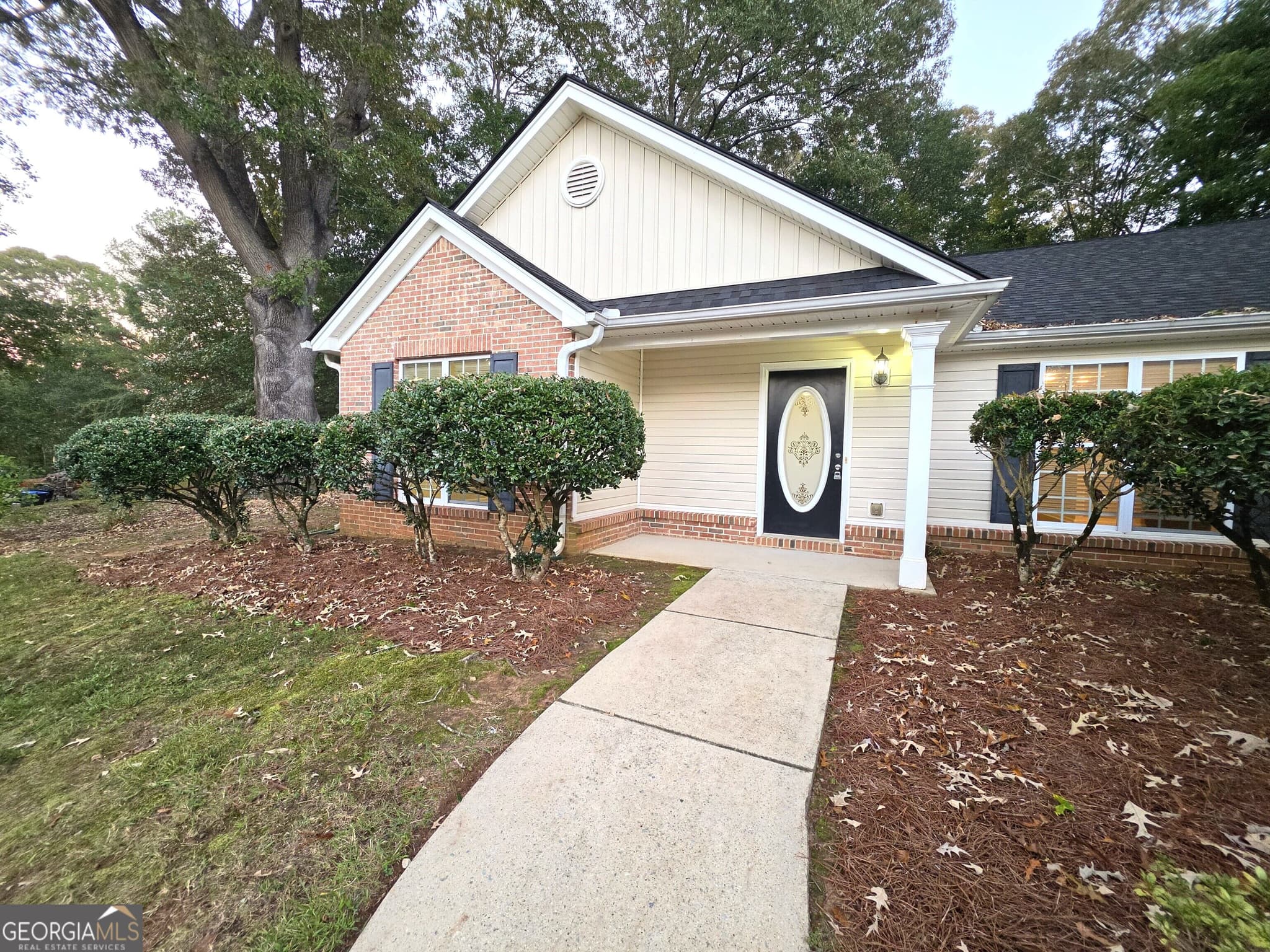 3 bedroom, 2 bathroom, 1,914 sq ft single family residence for sale at 122 Silver Bell Road, Jefferson, GA 30549 — photo 2