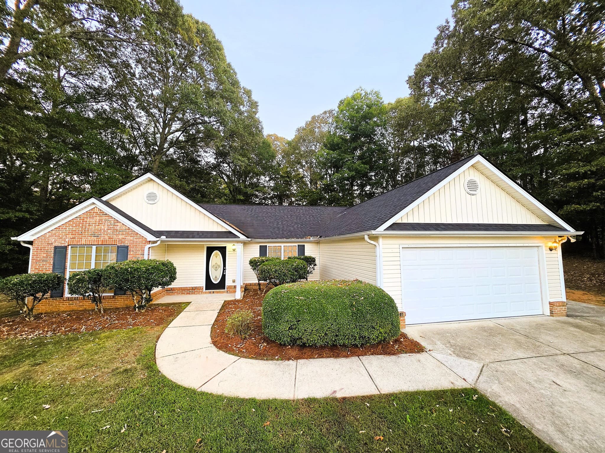 3 bedroom, 2 bathroom, 1,914 sq ft single family residence for sale at 122 Silver Bell Road, Jefferson, GA 30549 — photo 1 of 26