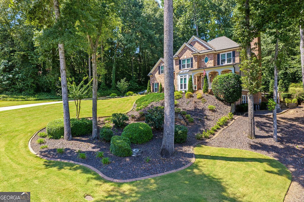 5 bedroom, 4.5 bathroom, 4,043 sq ft single family residence for sale at 106 Fairway Overlook, Woodstock, GA 30188 — photo 3