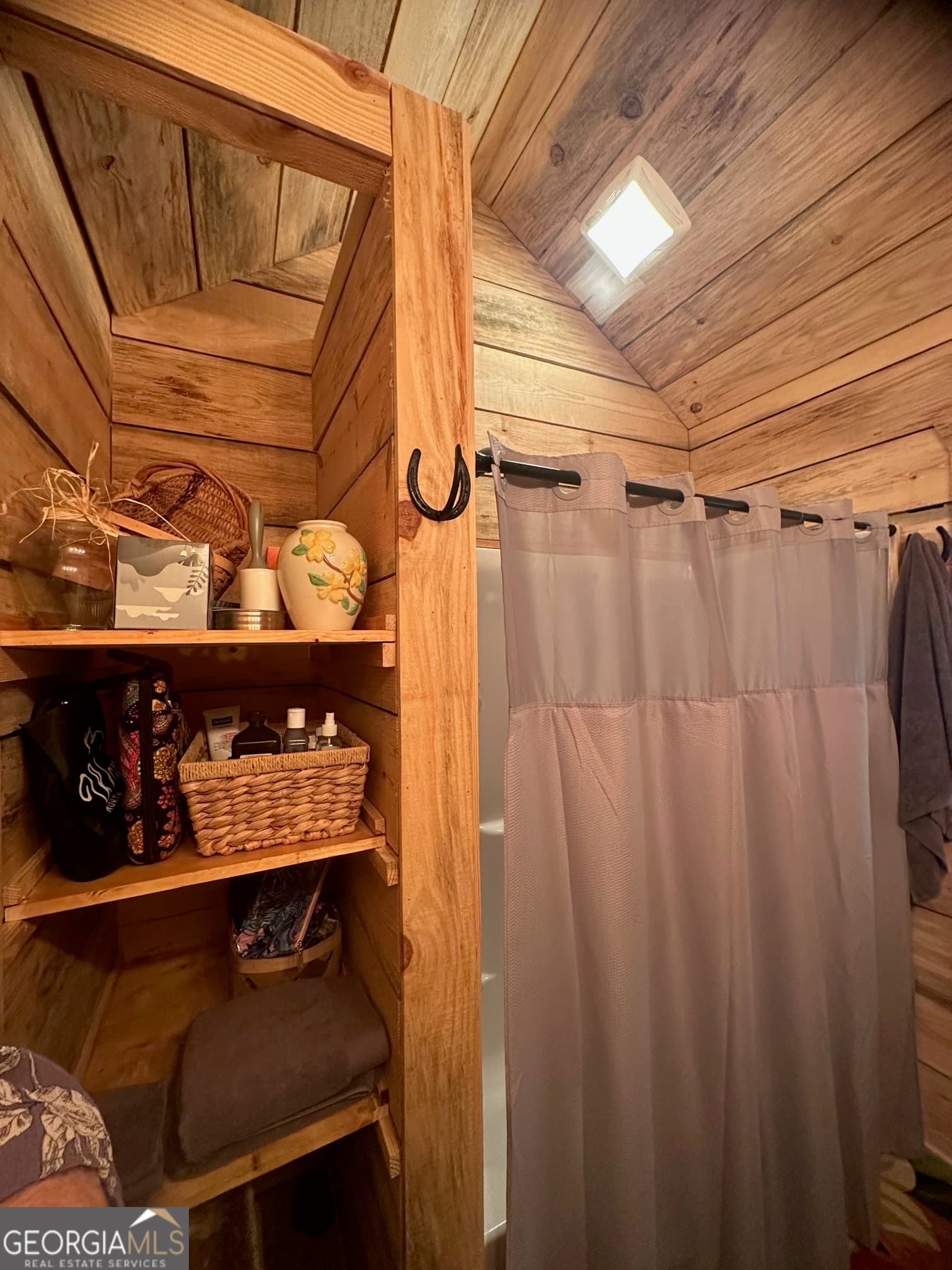1 bedroom, 1 bathroom, 888 sq ft cabin,single family residence for sale at 47 CRIPPLE CREEK Lane, Tiger, GA 30576 — photo 10