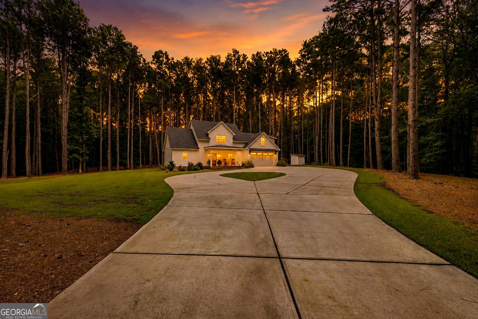 4 bedroom, 2.5 bathroom, 2,531 sq ft single family residence for sale at 184 Trammell Road, Fayetteville, GA 30214 — photo 2