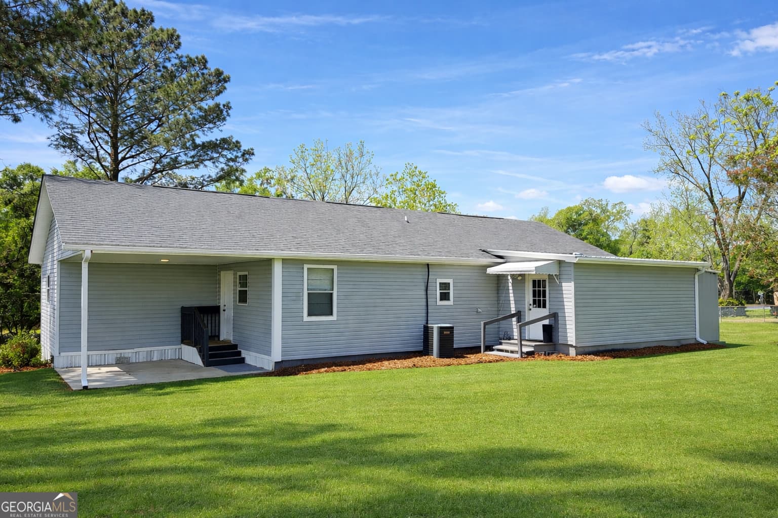 3 bedroom, 1.5 bathroom, 2,120 sq ft single family residence for sale at 21 6th Avenue, Rochelle, GA 31079