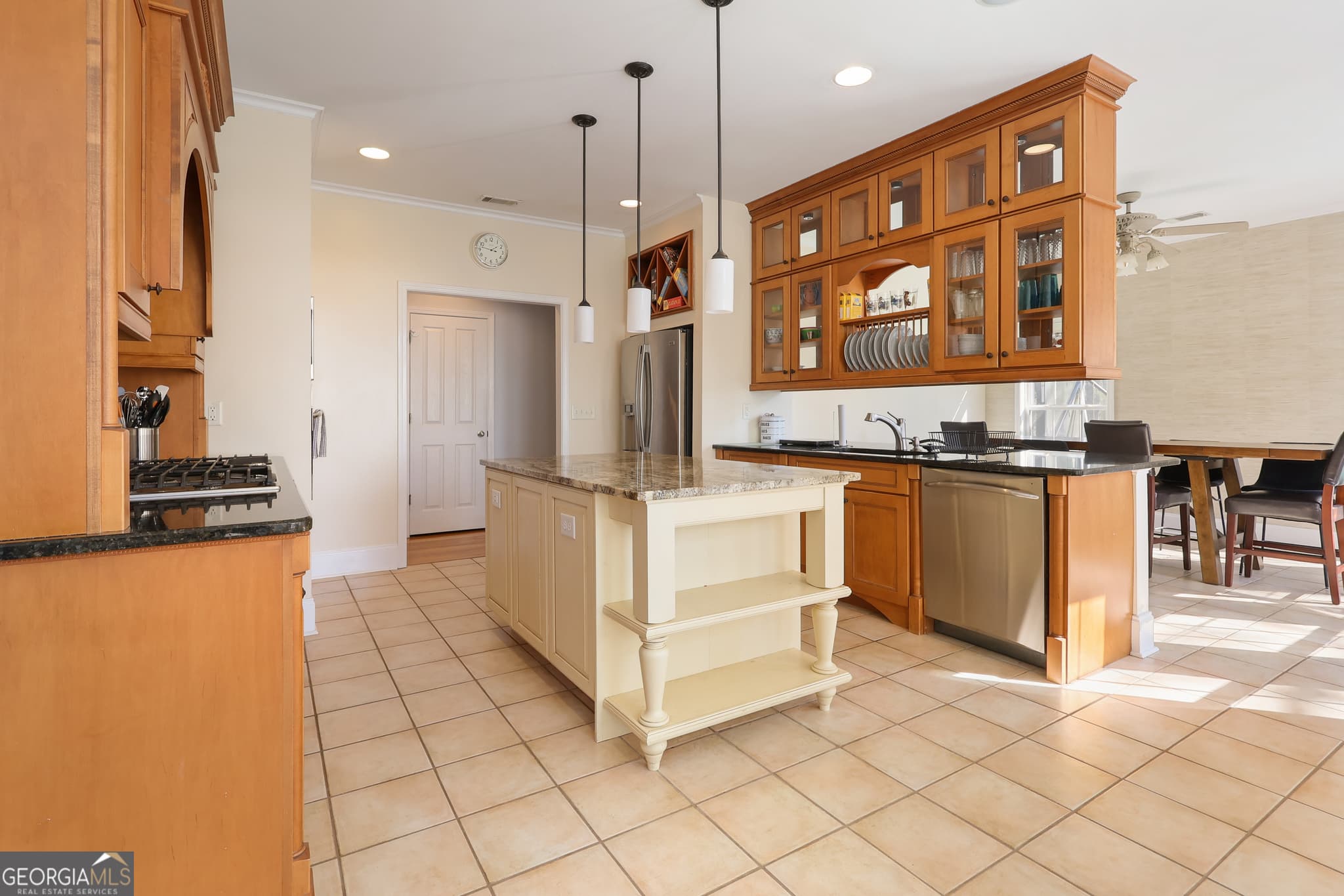 6 bedroom, 3.5 bathroom, 3,639 sq ft single family residence for sale at 333 Royal Crest Circle, Kathleen, GA 31047 — photo 3