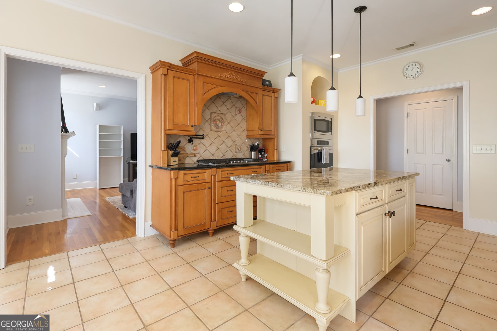 6 bedroom, 3.5 bathroom, 3,639 sq ft single family residence for sale at 333 Royal Crest Circle, Kathleen, GA 31047 — photo 4