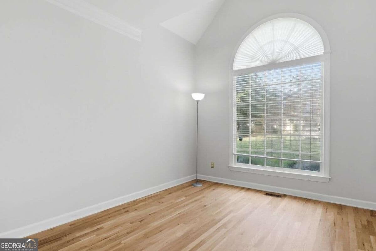 5 bedroom, 3.5 bathroom, 3,075 sq ft single family residence for sale at 115 Redleaf Court, Alpharetta, GA 30005 — photo 7
