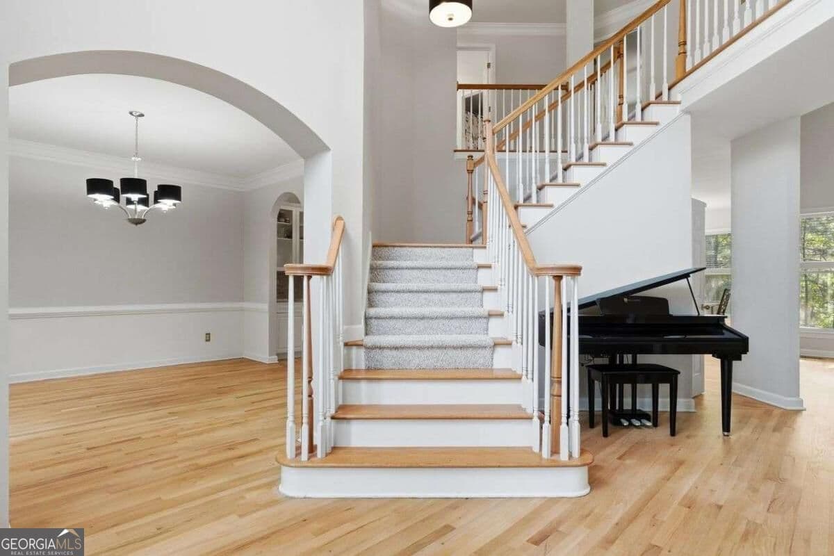 5 bedroom, 3.5 bathroom, 3,075 sq ft single family residence for sale at 115 Redleaf Court, Alpharetta, GA 30005 — photo 5