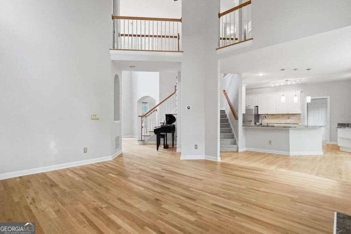 5 bedroom, 3.5 bathroom, 3,075 sq ft single family residence for sale at 115 Redleaf Court, Alpharetta, GA 30005 — photo 10