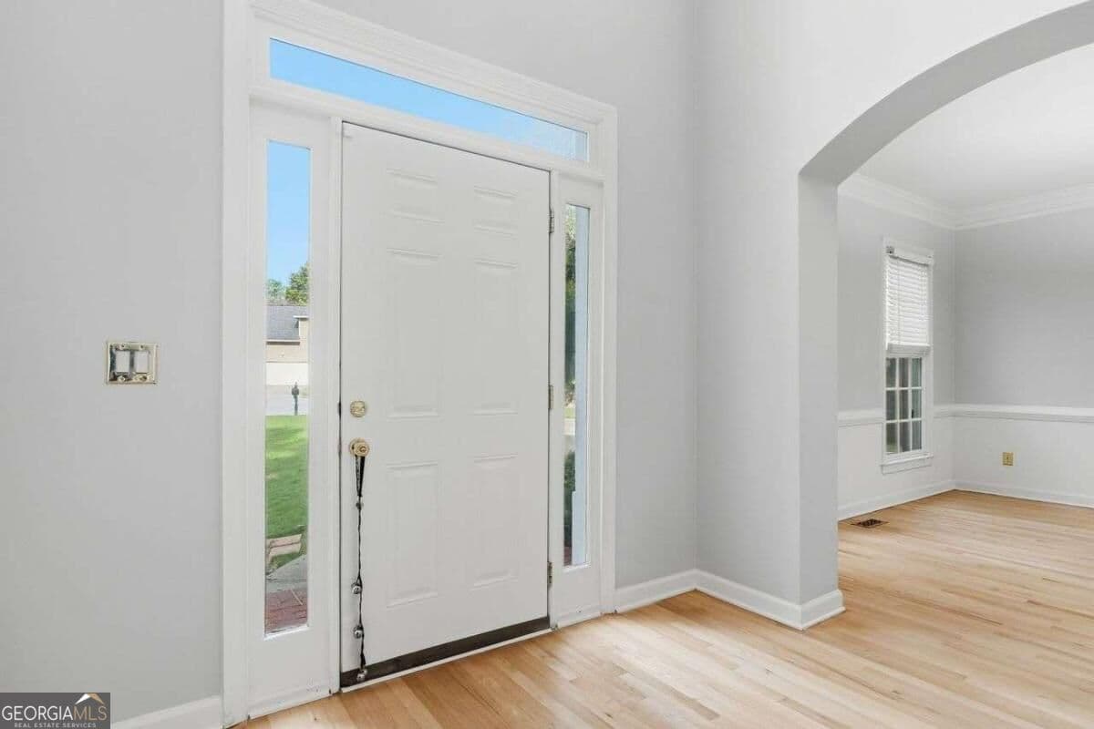 5 bedroom, 3.5 bathroom, 3,075 sq ft single family residence for sale at 115 Redleaf Court, Alpharetta, GA 30005 — photo 4
