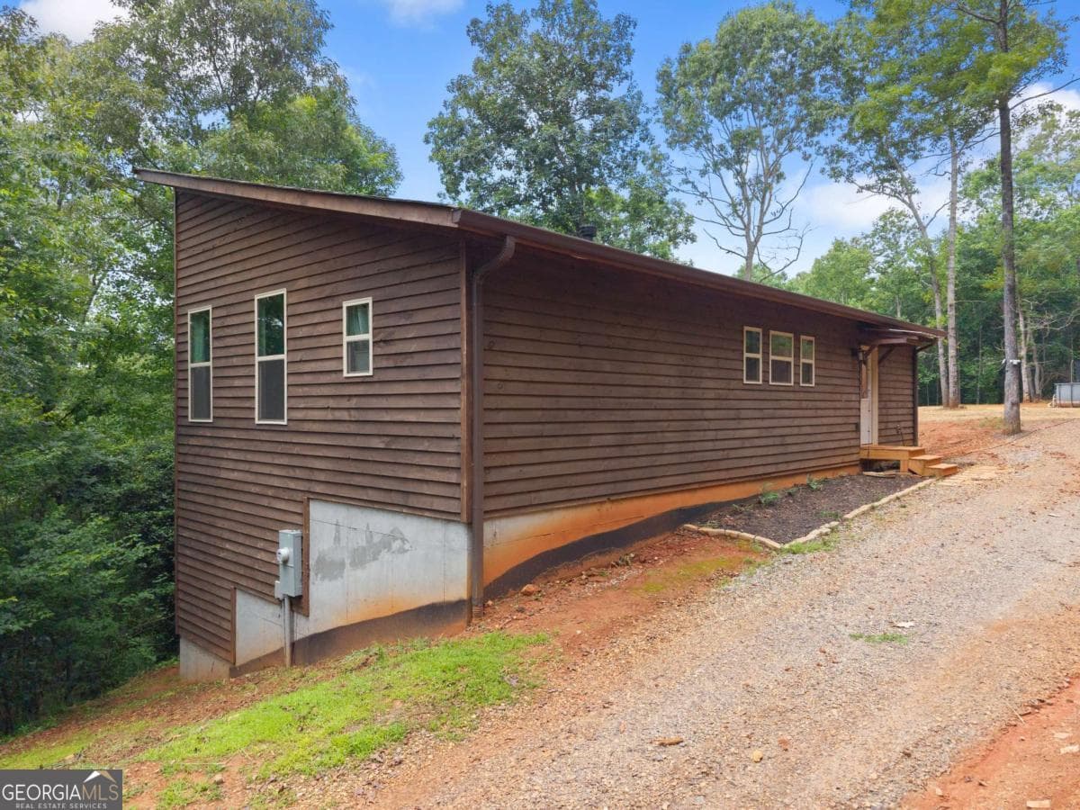3 bedroom, 3 bathroom, 1,728 sq ft cabin,single family residence for sale at 308 Fowler Creek Drive, Cleveland, GA 30528 — photo 2