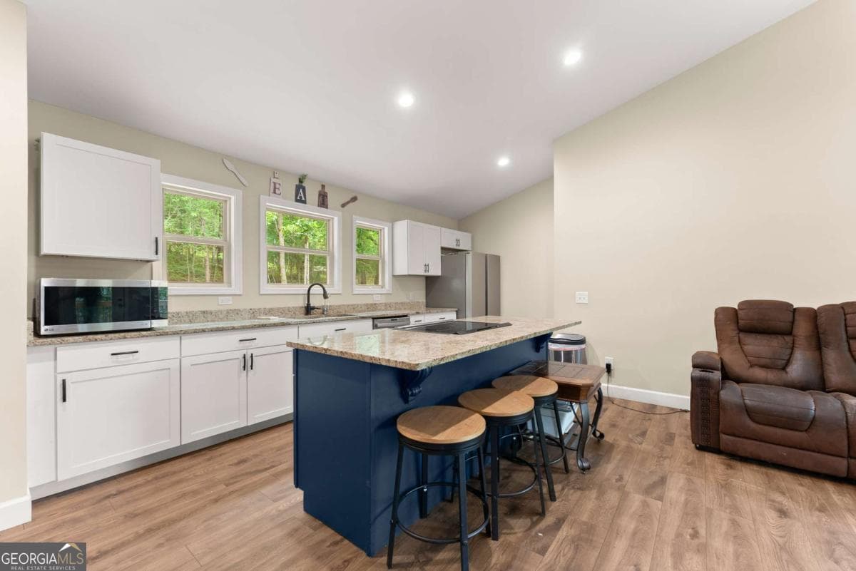 3 bedroom, 3 bathroom, 1,728 sq ft cabin,single family residence for sale at 308 Fowler Creek Drive, Cleveland, GA 30528 — photo 6