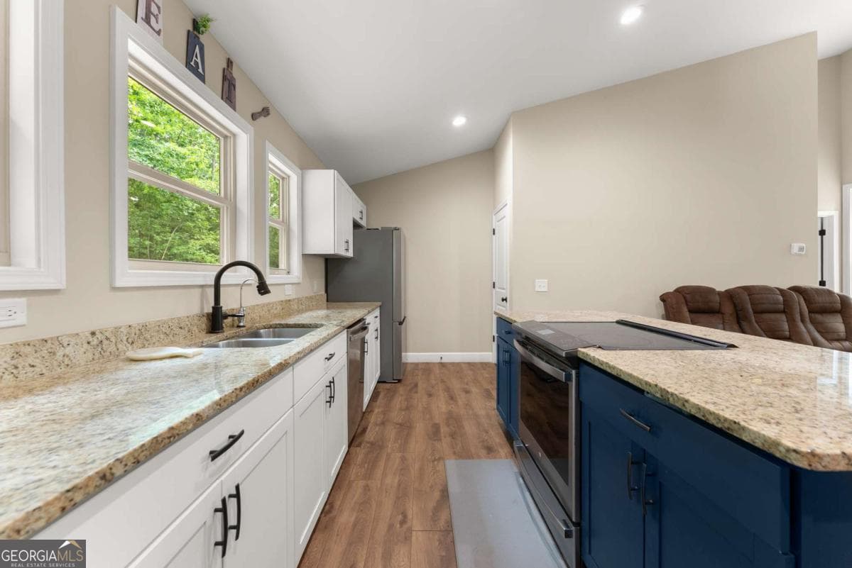 3 bedroom, 3 bathroom, 1,728 sq ft cabin,single family residence for sale at 308 Fowler Creek Drive, Cleveland, GA 30528 — photo 7