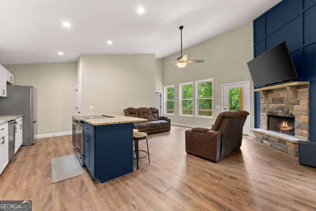 3 bedroom, 3 bathroom, 1,728 sq ft cabin,single family residence for sale at 308 Fowler Creek Drive, Cleveland, GA 30528 — photo 5