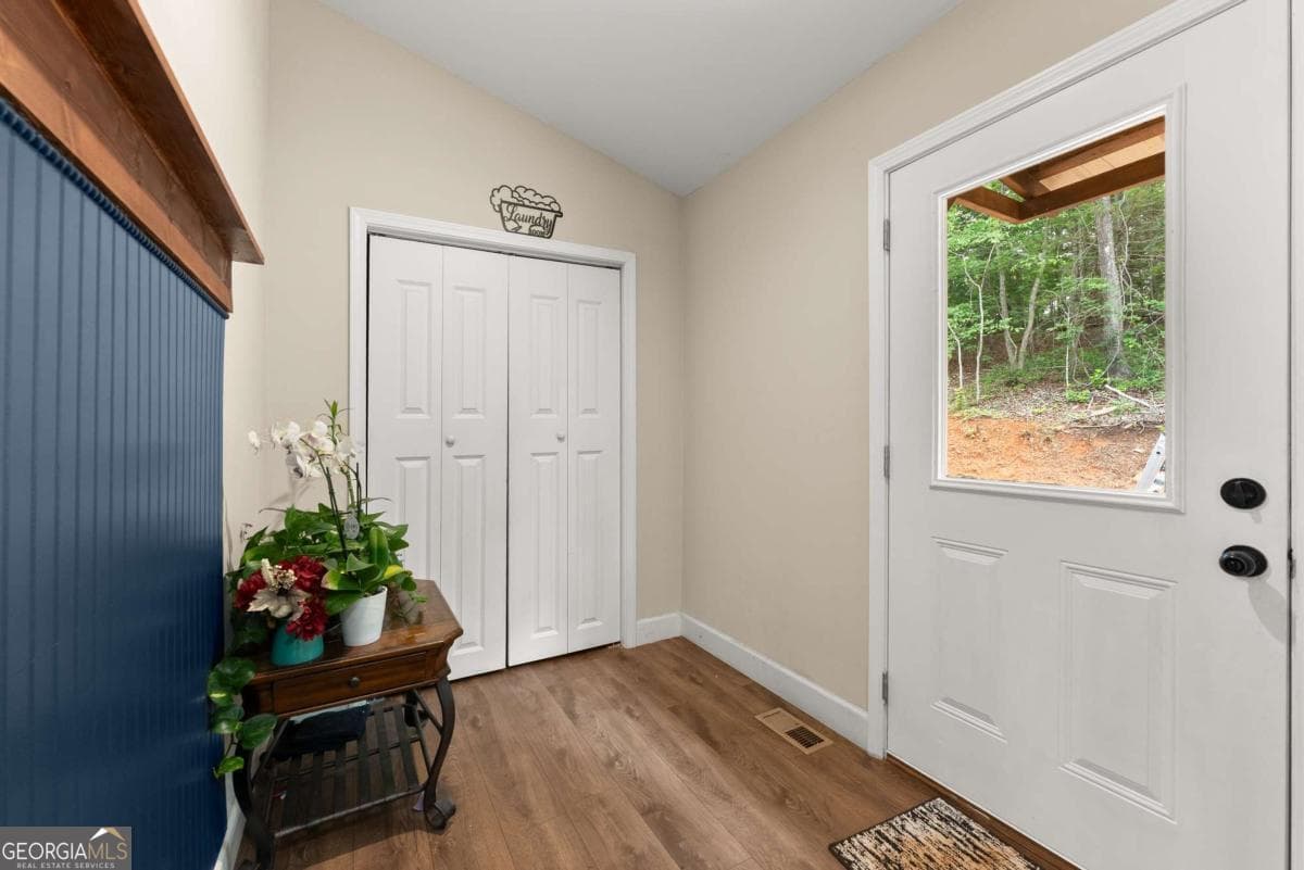 3 bedroom, 3 bathroom, 1,728 sq ft cabin,single family residence for sale at 308 Fowler Creek Drive, Cleveland, GA 30528 — photo 4